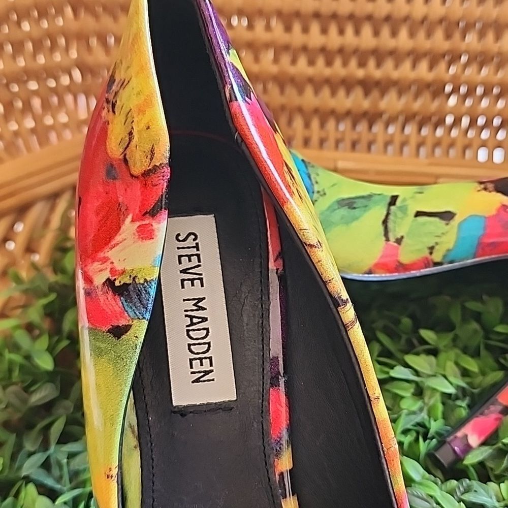 Steve Madden Gallery 6.5 Floral  4 1/2" Heels - Picture 11 of 17